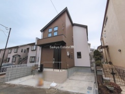 京王線「調布」駅バスで約9分、バス停より停歩7分の立地です！敷地面積ゆとりの30.5坪！ZEH水準の省エネ住宅！暮らしの質を高めてくれます！