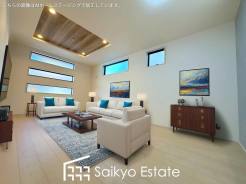 開放感と採光にこだわった広々LDKです。陽光いっぱいの空間で家族団らんの時間も増えそうですね！