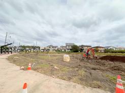 小学校まで徒歩約10分、中学校まで徒歩約3分でお子様が無理なく通える距離です。幼稚園や保育園も近くに多数あり、子育てファミリーには嬉しい環境です！
