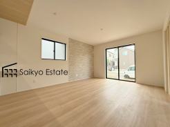 明るいLDKには窓をたくさん配置しており日中は暖かな陽光がたっぷり差し込みます。また通気性にも優れた設計です。
内観完成予想図（リビング）2号棟