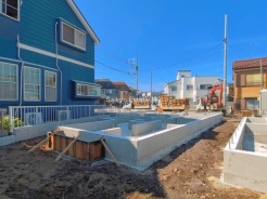 ント	
17帖以上の広々LDK！居室が3部屋！6帖以上のロフト付き！食洗機や床暖房、浴室換気乾燥暖房機など暮らしを彩る充実の設備仕様！
