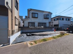 小学校まで徒歩約5分、中学校まで徒歩約17分でお子様が無理なく通える距離です。保育園や幼稚園も近くに多数あり、子育てファミリーには嬉しい環境です！