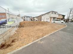 各棟カーズペースございます！車種によりますが、1号棟、3号棟は2台駐車可能です！