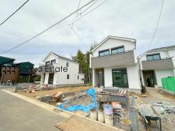 西武池袋線「保谷」駅徒歩19分！バス便で6分、バス停より停歩2分の立地です！JR中央線「三鷹」駅もバス便にてご利用いただけます！