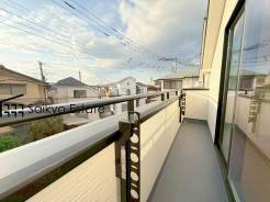 小学校まで徒歩約3分、中学校まで徒歩約10分でお子様が無理なく通える距離です。保育園や幼稚園も近くに多数あり、子育てファミリーには嬉しい環境です！