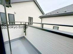 現地周辺には、保育園、小学校、中学校など教育施設が徒歩圏内に点在。お子様を目の届く範囲で通学させることができ、家族に安心なロケーションです！