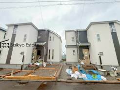 ZEH水準の省エネ住宅！各棟16帖以上のLDKに居室3部屋！大物収納に便利なロフト付き！