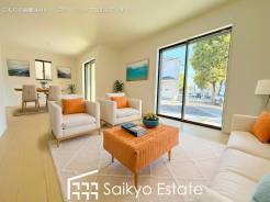 開放感と採光にこだわった広々としたLDKです。陽光いっぱいの空間で家族団らんの時間も増えそうですね！