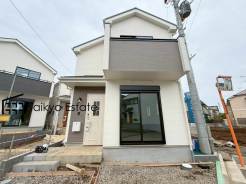 JR南武線「谷保」駅徒歩9分！JR中央線「国立」駅へのバス便もございます！南側6ｍ道路と西側4.5ｍ道路に面した陽当たり良く開放感のある立地です！（C号棟）