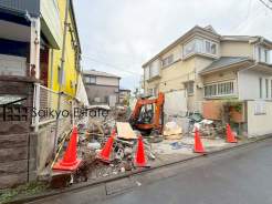 小学校まで徒歩約9分、中学校まで徒歩約7分でお子様が無理なく通える距離です。保育園や幼稚園も近くに多数あり、子育てファミリーには嬉しい環境です！