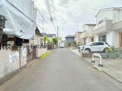 東八道路にすぐに出られる立地ですので、お車での移動もスムーズです！お買い物やレジャー等にも気軽に出かけられます！