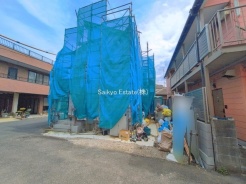 	
LDKゆとりの14.8帖！ご家族の会話を重視したリビングイン階段です！5.2帖の洋室には大型WIC付き！2階ホール部分にはファミリークローク完備！
