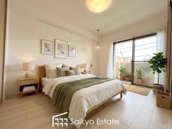 バルコニーに出入りの出来る洋室は、たくさん陽光が差し込む明るい空間です。朝も気持ちよく起きられそうです♪※家具類はCG加工しています。
