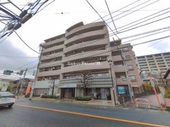 JR中央線・京王井の頭線「吉祥寺」駅、JR中央・総武線「三鷹」駅バス便にて利用可能！バス停より停歩1～2分です！内装・設備一新のフルリフォーム物件！新築気分でお住まいいただけます♪