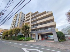 6階部分、三方角部屋、南西向きにつき陽当たり・通風良好です♪居室の上階は住戸がなく足音の心配もありません♪