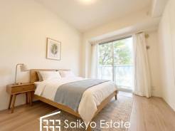 バルコニーに出入りの出来る洋室は、たくさん陽光が差し込む明るい空間です。朝も気持ちよく起きられそうです♪
※家具類はCG加工しています。