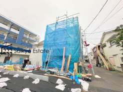 小学校まで徒歩約9分でお子様が無理なく通える距離です。保育園や幼稚園も近くに多数あり、子育てファミリーには嬉しい環境です！