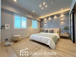 2箇所に窓があり明るく風通しの良い8帖の洋室はWIC完備で主寝室に最適です♪※家具や小物類はCG加工しています。