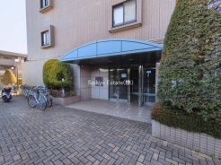 綺麗にお手入れがされているエントランスです♪管理会社もしっかりしており、安心してお住まい頂けます。