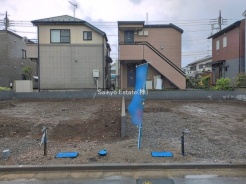 敷地面積ゆとりの32坪超！LDK広々15帖以上！全室南向きの大型4LDK！主寝室にはWIC完備！玄関にはSICもございます！システムキッチンには家事の負担を軽減してくれる食洗機付き！

