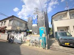 小学校まで徒歩約2分、中学校まで徒歩約14分でお子様が無理なく通える距離です。保育園や幼稚園も近くに多数あり、子育てファミリーには嬉しい環境です！