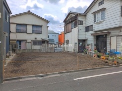 LDKゆとりの15帖！収納付きの洋室が3部屋！ご家族の会話を重視したリビングイン階段です！