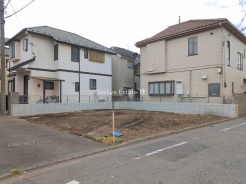 開放感のある北東角地！敷地面積ゆとりの30坪超！車種にもよりますが駐車2台可能です！