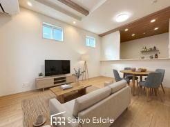 採光良好なリビングは、ご家族の憩いの空間。居心地の良い快適な安らぎの場所にもなりそうです。