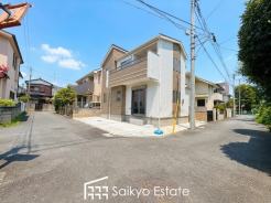 交通量の少ない前面道路ですので、小さなお子様がおられるご家庭でも安心してお住まいいただけます。