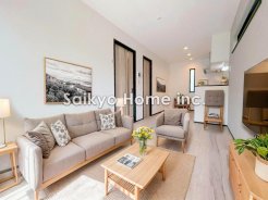 陽光ふりそそぐ明るいリビング。対面式キッチンは、家事をしながら家族の様子が一目でわかる安心＆便利設備※家具等はCG加工しております。■調布市深大寺東町6　新築一戸建て■