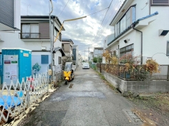 前面道路は4メートル。駐車が苦手な方にも嬉しい住まいです。■狛江市中和泉5　新築一戸建て■