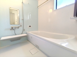 浴室乾燥機、ランドリーパイプも設置されており、雨の日や花粉の時期のお洗濯物の乾燥にご利用頂けます。
■調布市染地1　新築一戸建て■