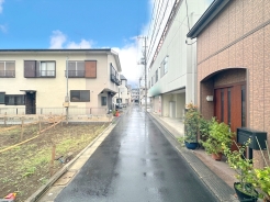 前面道路は東側約4ｍ。お車の出し入れもラクラクです。■三鷹市上連雀9　新築一戸建て■