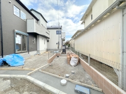 穏やかな雰囲気漂う、緑と調和した街並みに建つ新築一戸建て。
■小金井市前原町1　新築一戸建■