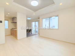 開放的な空間と、陽当たりが魅力のリビングルーム。家族の時間をゆったりと過ごせるプランニングになっています。
■調布市深大寺東町4　新築一戸建て■