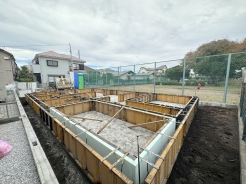 周辺環境（公園）]」は隣！毎日楽しめる環境のんびりお散歩をしてみてはいかがでしょうか？■府中市紅葉丘1　新築一戸建て■