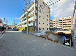 周囲にはスーパーをはじめとした買い物施設も揃っています。住みやすさと利便性を兼ね備えた環境です。■国立市富士見台1丁目　新築戸建て■