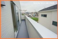 長いバルコニーは、大容量の洗濯を干すことが可能です。