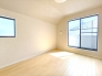 全居室、窓と収納がついているプライベートルーム。外からの光が入ることで日中は照明いらず。窓を開ければ爽やかな風が住まいを通り抜けます。■立川市柴崎町5　新築一戸建て■
