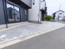 カースペースはコンクリート仕上げ。雨の日も足元は気になりません！
■立川市柏町4　新築一戸建■
