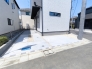 カースペースはコンクリート仕上げ。雨の日も足元は気になりません！
■立川市柏町4　新築一戸建■