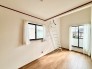 明るく開放感のある洋室。十分にお一人で快適に過ごせる空間となっております。趣味や勉強などに励めます。
■府中市新町3丁目　新築戸建て■