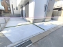 カースペースはコンクリート仕上げ。雨の日でも足元を気にすることなく駐車できます。
■八王子市散田町2　新築一戸建■