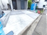 カースペースはコンクリート仕上げ。雨の日も足元は気になりません！■八王子市北野町　新築戸建て■
