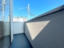 陽当りの良いバルコニー。心地よい風が吹き込み洗濯物だけでなく、お布団もふっかふかです。■立川市栄町3　新築一戸建■