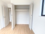 居室にはたっぷりの収納付き。洋服や荷物など仕分けができるので、お子様も整理整頓がしっかりできますね■国立市泉2　新築一戸建て■