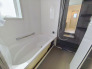 ゆったりと足を伸ばせる一坪タイプの浴室です。浴室換気乾燥機付きですので、カビの発生も抑制出来ます。
■調布市深大寺北町3　新築一戸建て■