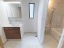 サニタリースペースには窓が備えられております。毎朝の身支度も、陽の光差し込む明るい空間で、快適にお使い頂けそうです。
■小金井市前原町4　新築一戸建■