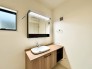 サニタリースペースには窓が備えられております。毎朝の身支度も、陽の光差し込む明るい空間で、快適にお使い頂けそうです。
■府中市若松町3　新築一戸建て■