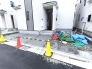 カースペースはコンクリート仕上げ。雨の日も足元は気になりません！■府中市日新町3　新築一戸建■